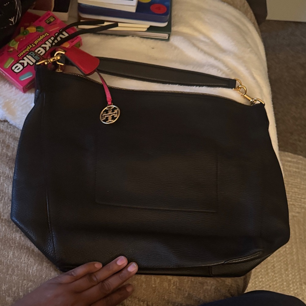 Tory Burch Black Leather Shoulder Bag with Pink Tag and Gold Charm - Picture 8 of 12